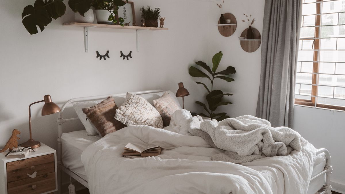 Choosing Cushions That Complement Natural Linen Sofas